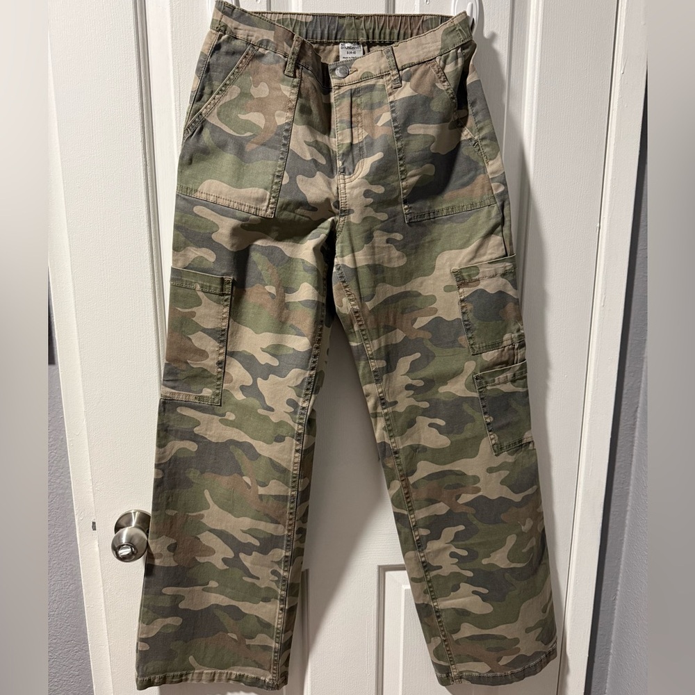 No Boundaries women’s Green Camouflage Cargo Pants